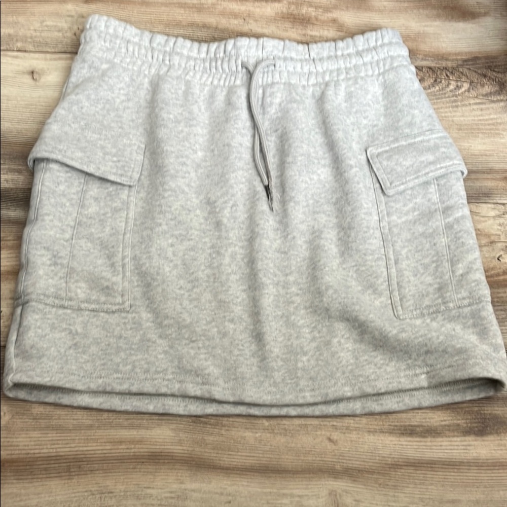 Size Medium Casual Gray Women's Skirt 
Vintage Threads